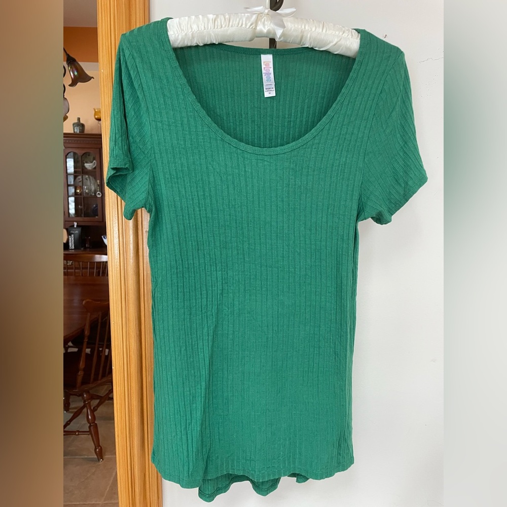 🟢 LuLaRoe Classic T size Medium
